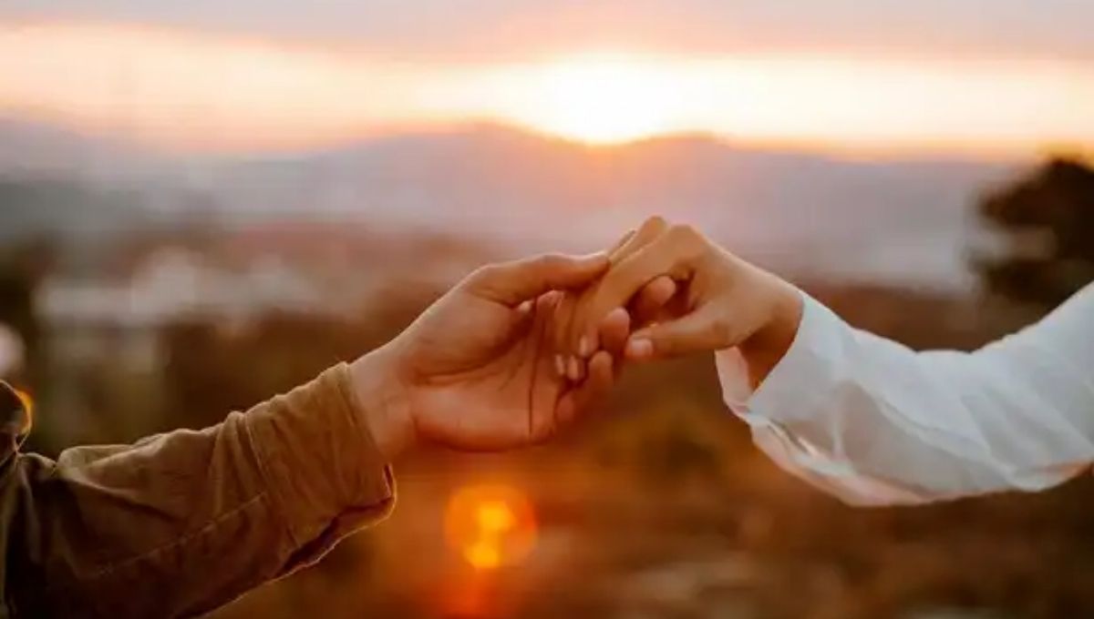 Healthy Romantic Detachment: Finding Love Without Clinging