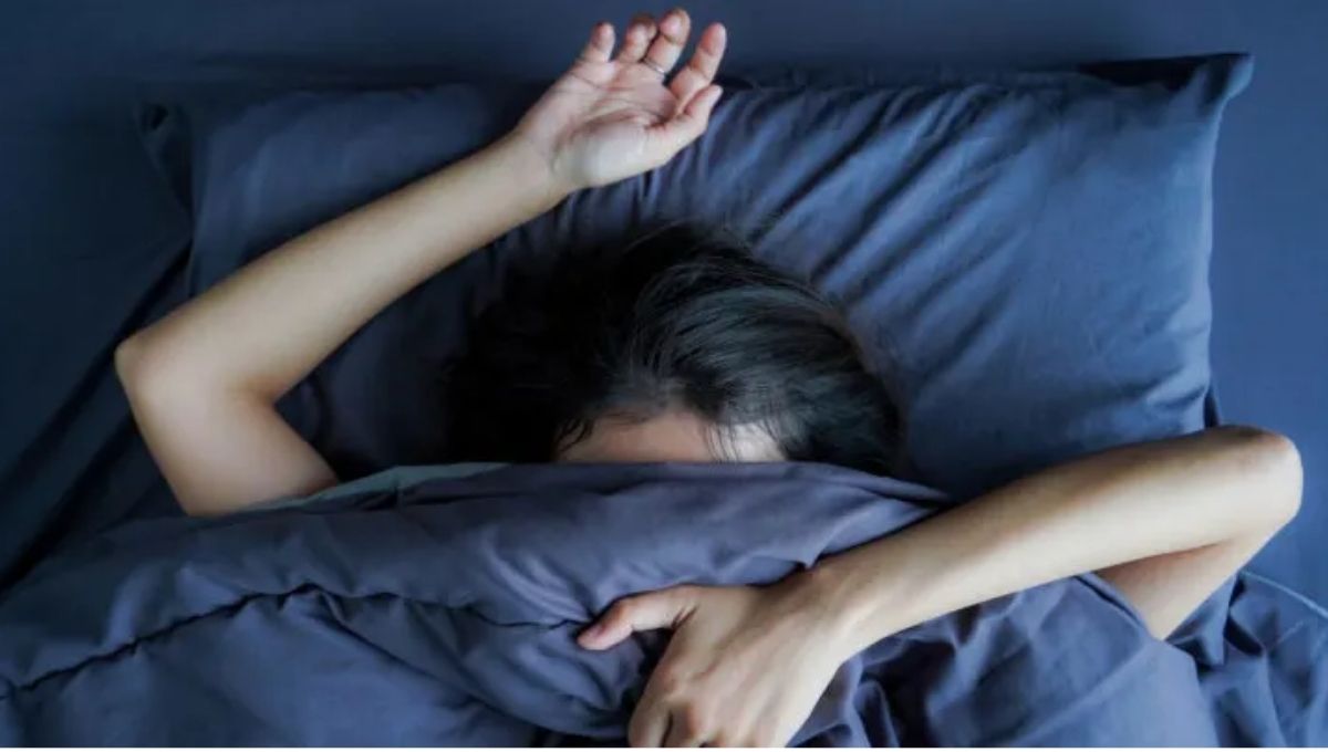 5 Spiritual Meanings of Waking Up With Arms Above Your Head