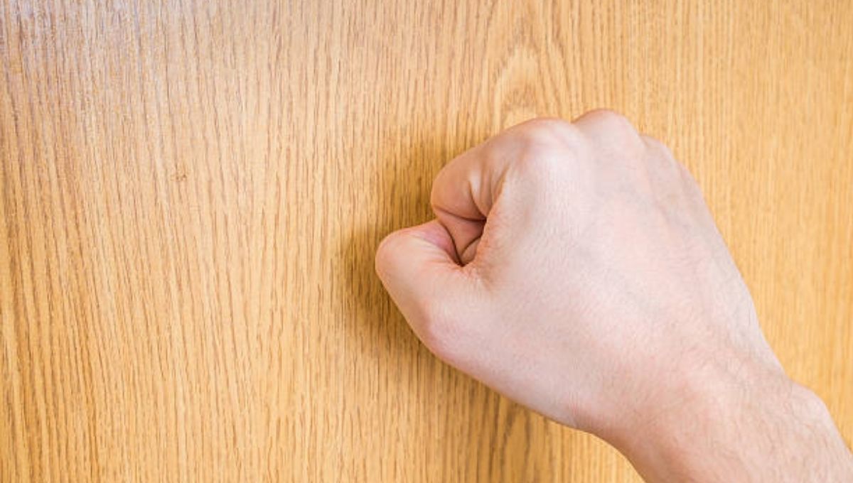 What Do Three Knocks Spiritually Mean?