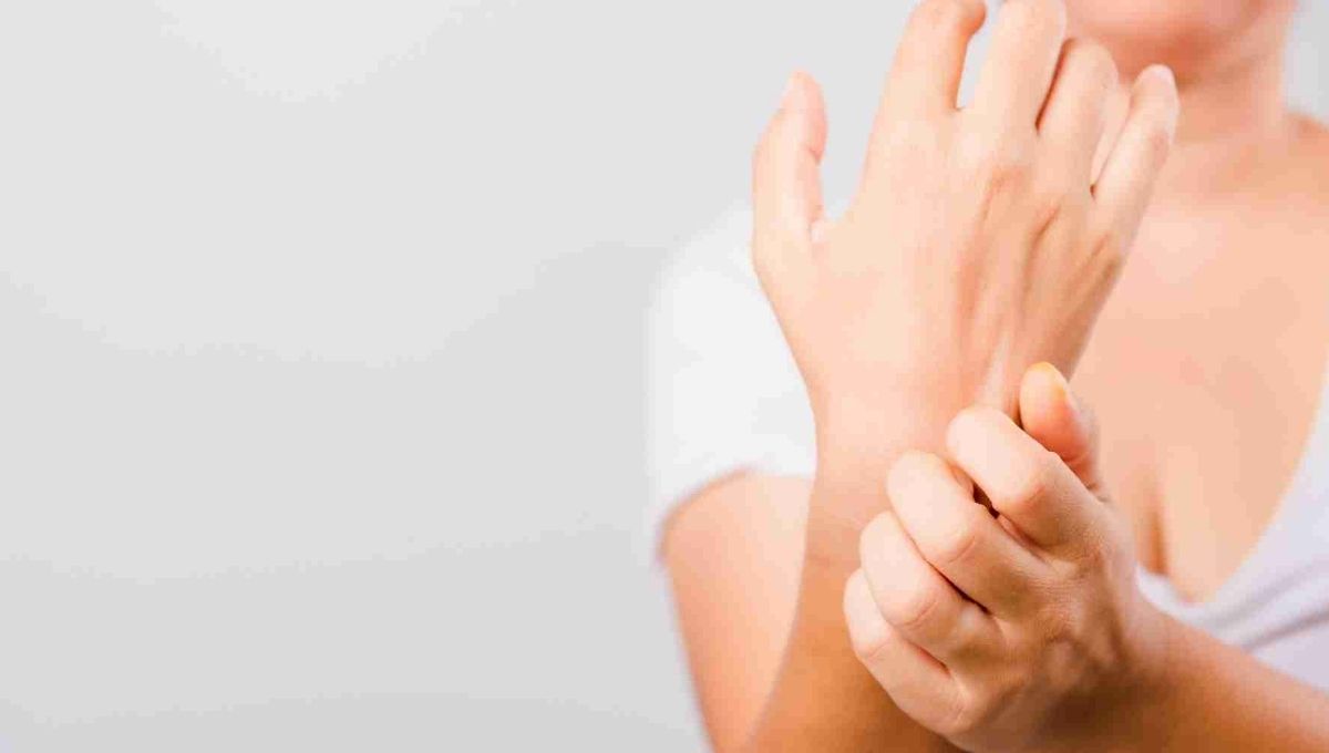 What Does It Mean if Your Right Hand Itches?